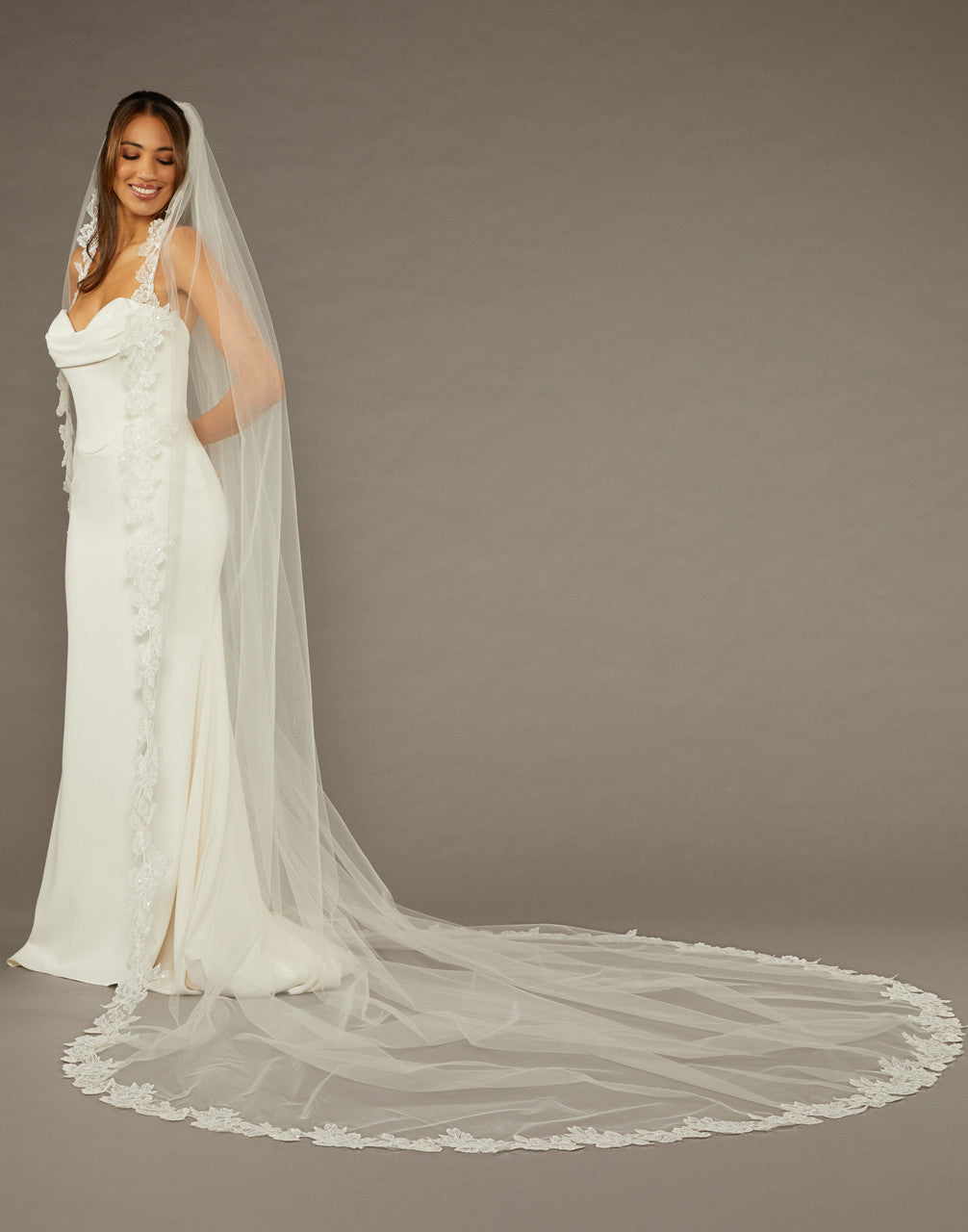 http://www.mybridalcloset.com/cdn/shop/files/V2497WRC-Veil.jpg?v=1702403831